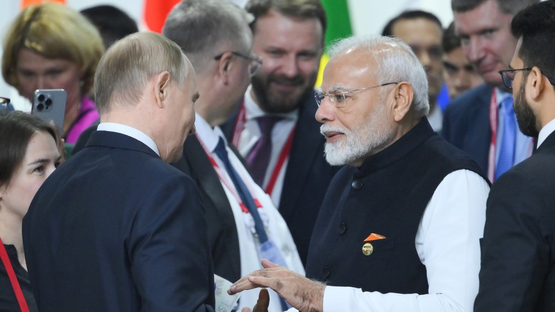 Modi a Putin: "Yo y 1.400 millones de indios le esperamos con impaciencia en la India"