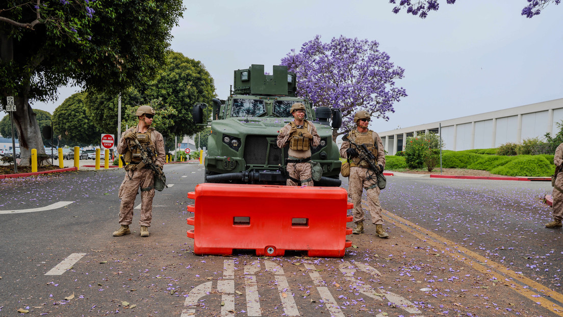 Autoridades de EE.UU. podrían enviar vehículos blindados a Chicago para combatir a migrantes