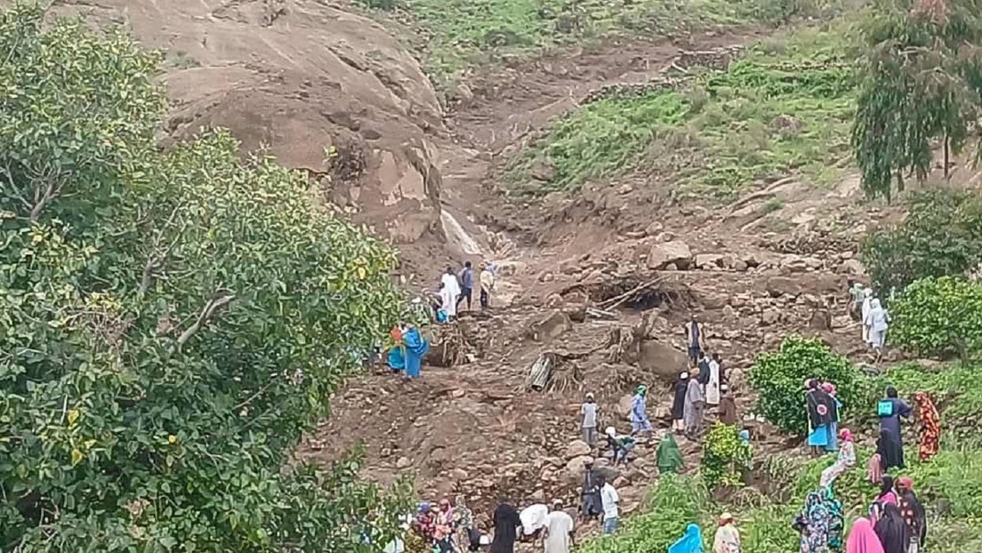 1.000 muertos y un solo superviviente: deslizamiento de tierra sepulta una aldea (VIDEO)