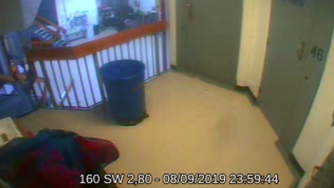 VIDEO: Revelan el minuto eliminado en el video de la noche de la muerte de Epstein