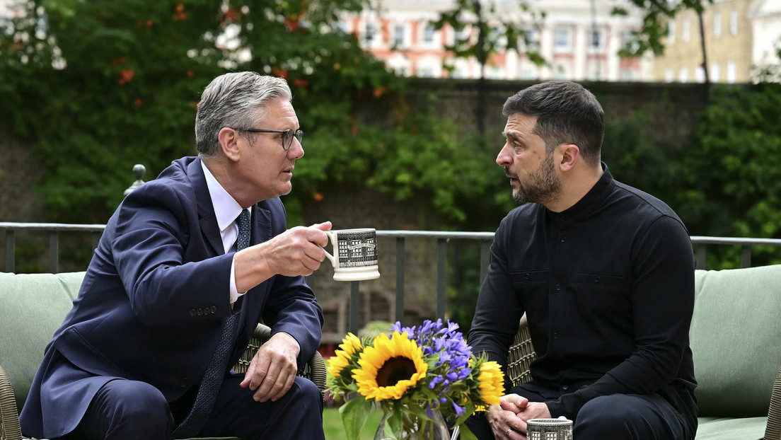 Zajárova: El Reino Unido considera a Ucrania un simple comedero