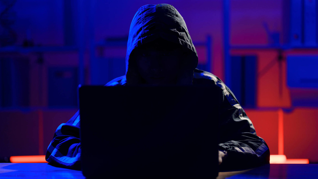 Te tomará fotos mientras ves porno: la amenaza del nuevo programa espía para chantajes