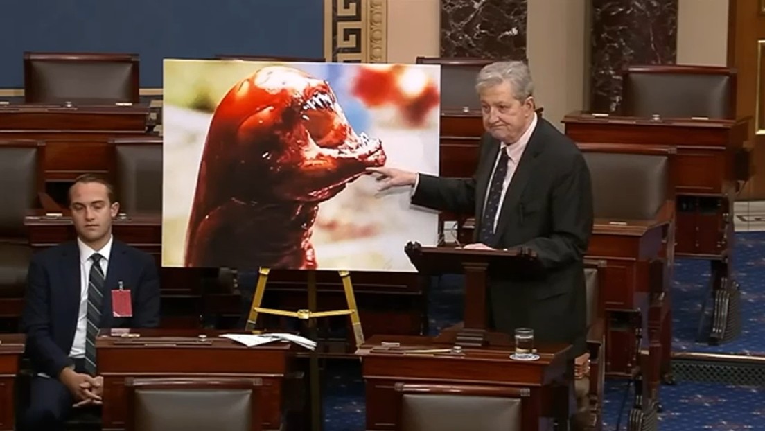 Senador aterroriza a EE.UU. con el póster de 'Alien' para alertar sobre camarones radiactivos