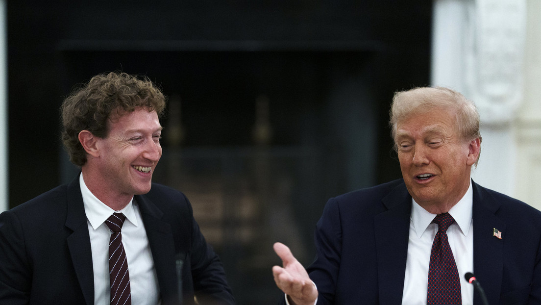 Micrófono abierto capta confesión de Zuckerberg a Trump