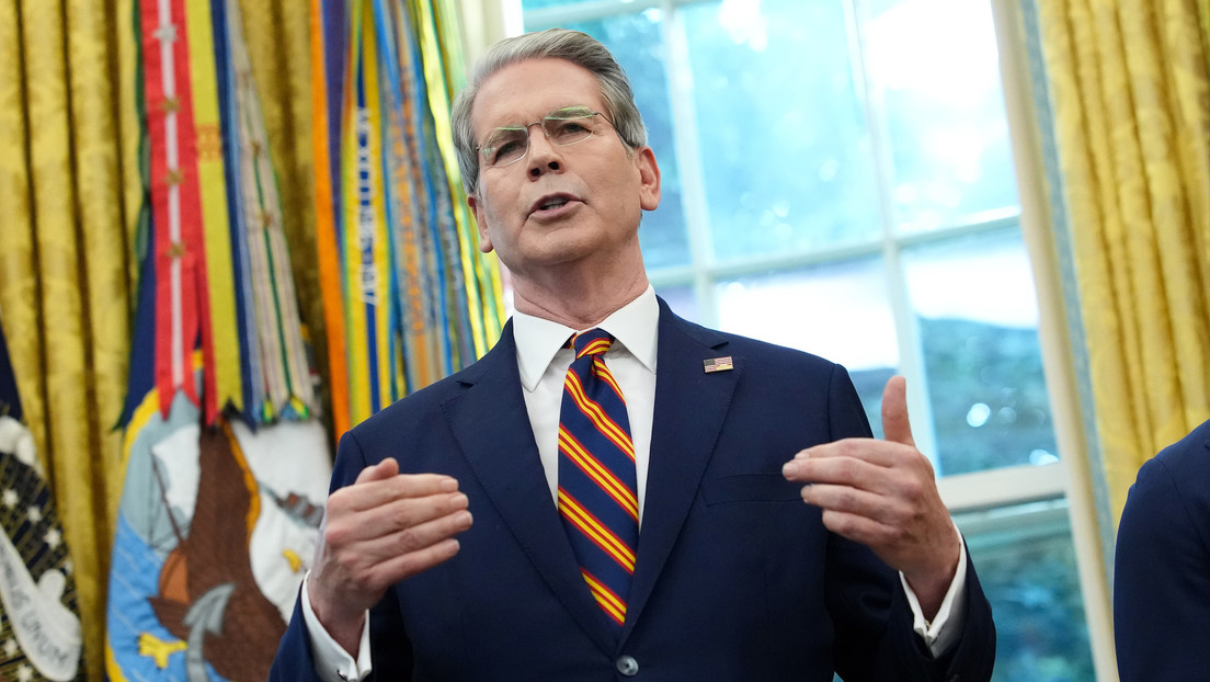 EE.UU. quiere que la UE también sancione a los países que compran petróleo ruso