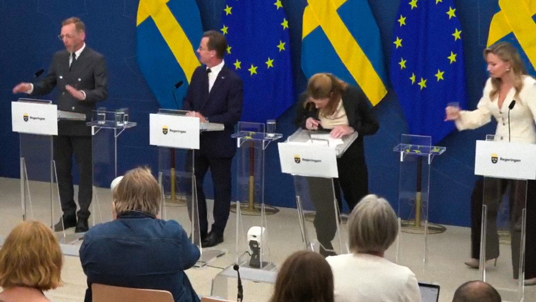 VIDEO: Ministra de Salud de Suecia se desmaya en medio de su presentación a la prensa