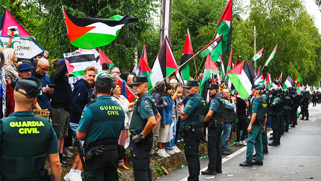 Protestas pro-palestinas obligan a desviar un tramo de La Vuelta Ciclista en España
