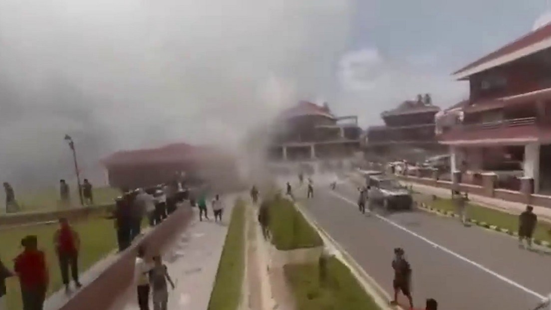 Fuego, humo espeso y multitudes en las calles: Katmandú a vista de dron (VIDEO)