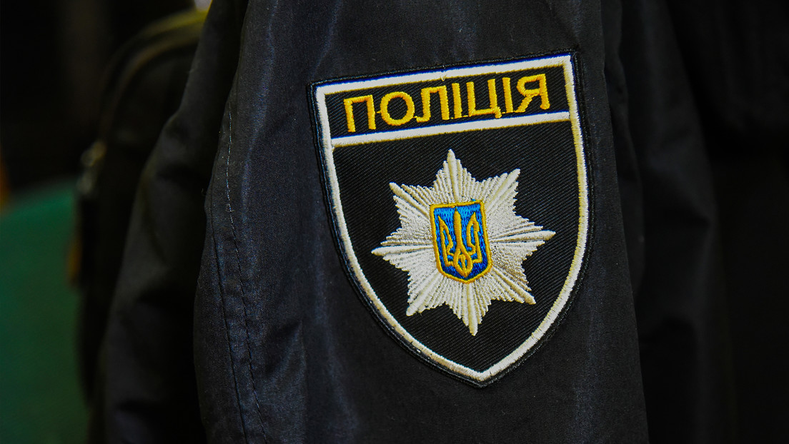 Policía ucraniana usa gas y dispara en un parque infantil durante un intento de movilización forzosa (VIDEO)