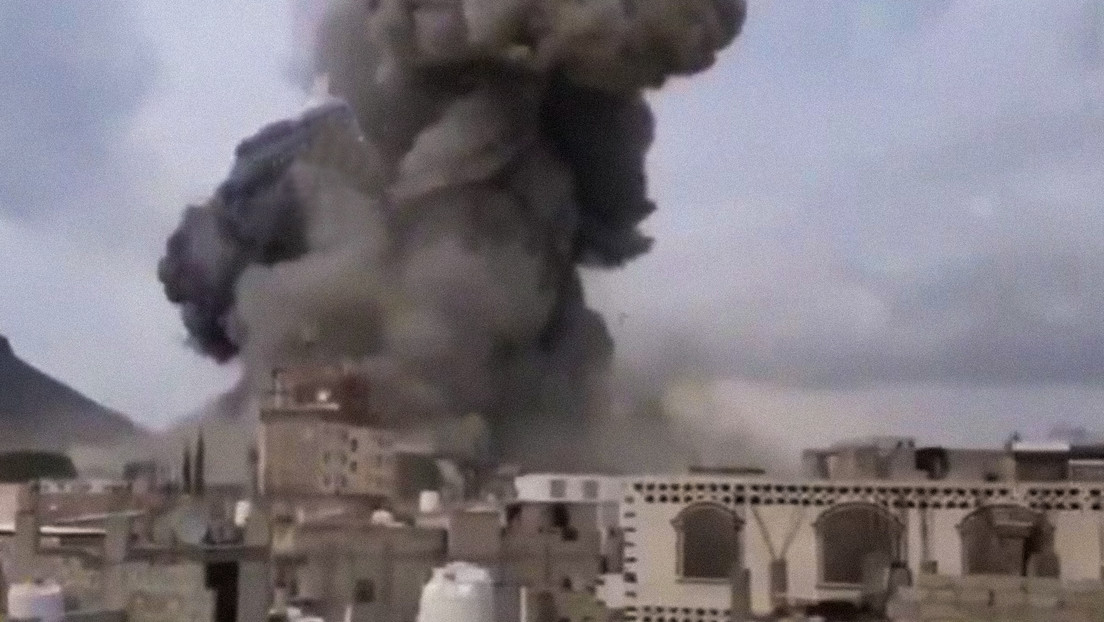 Decenas de muertos y más de 100 heridos por el bombardeo israelí de la capital de Yemen