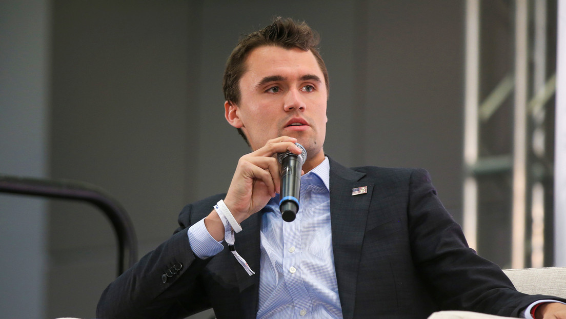 Despiden a analista de MSNBC por insinuar que Kirk provocó su atentado al promover discurso de odio