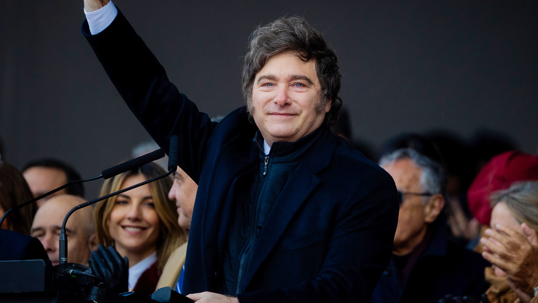 Milei da un 'golpe de timón' a su gabinete tras su primera derrota electoral