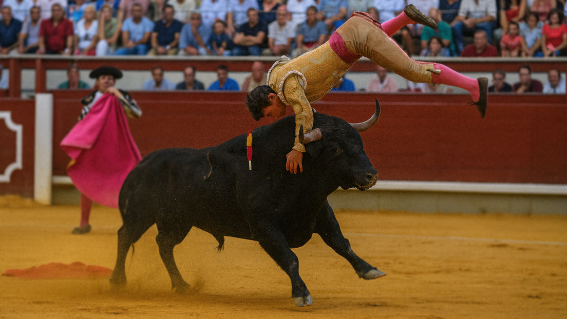 FUERTES IMÁGENES: Un matador portugués es corneado por un toro en Toledo