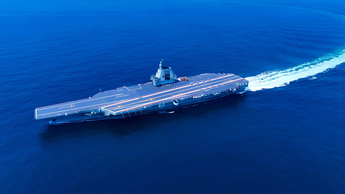 Novedoso portaaviones de China cruza el estrecho de Taiwán: ¿A dónde se dirige?