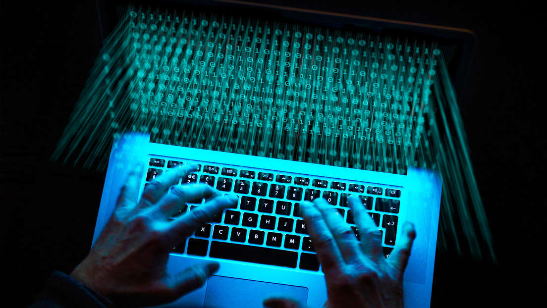 'Hackers' hacen una videollamada al ministro de Defensa de Israel y filtran sus datos