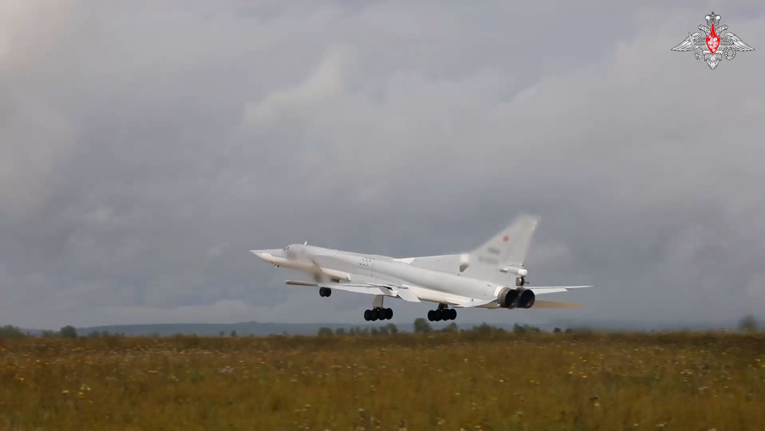 Bombarderos supersónicos rusos patrullan el mar de Barents (VIDEO)
