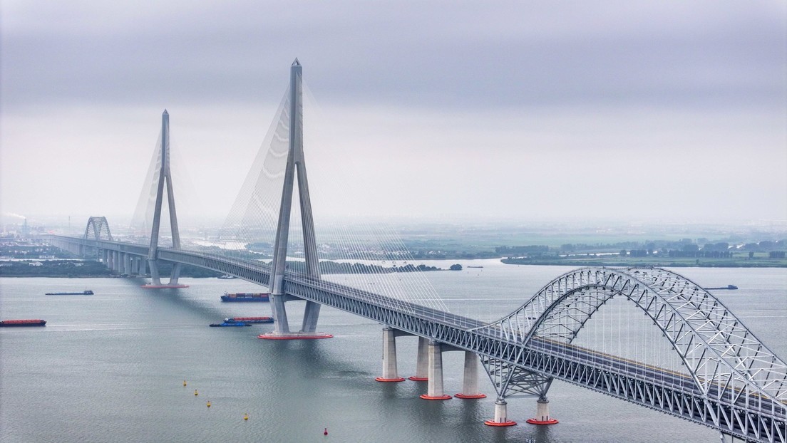 VIDEO: Impresionantes imágenes del puente colgante más largo del mundo, inaugurado en China