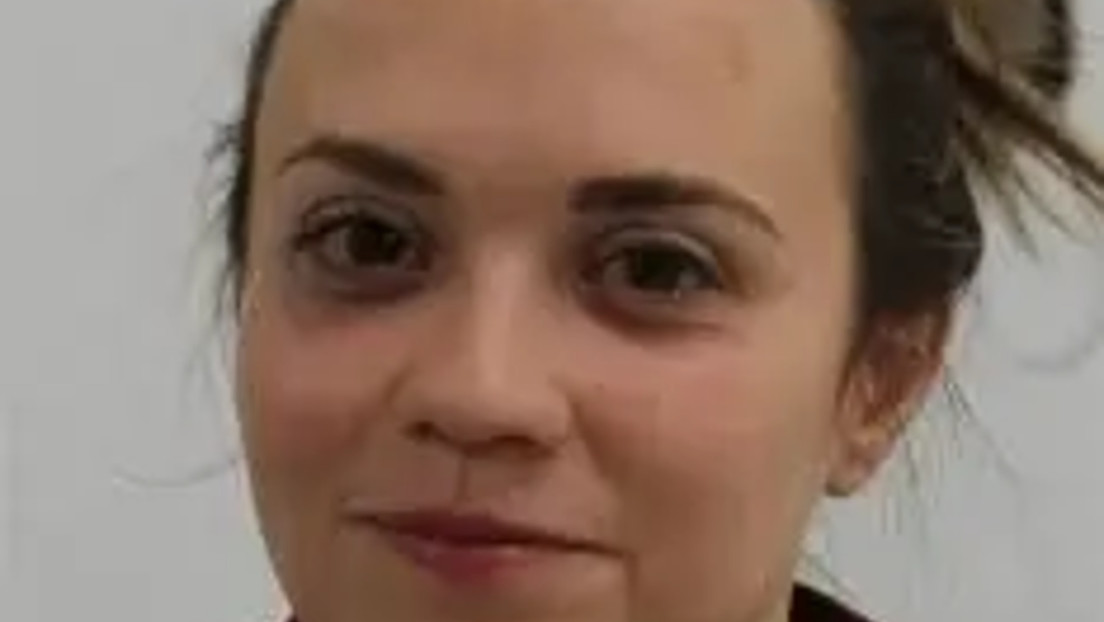 Profesora de secundaria es acusada de enviar fotos íntimas a un alumno de 14 años