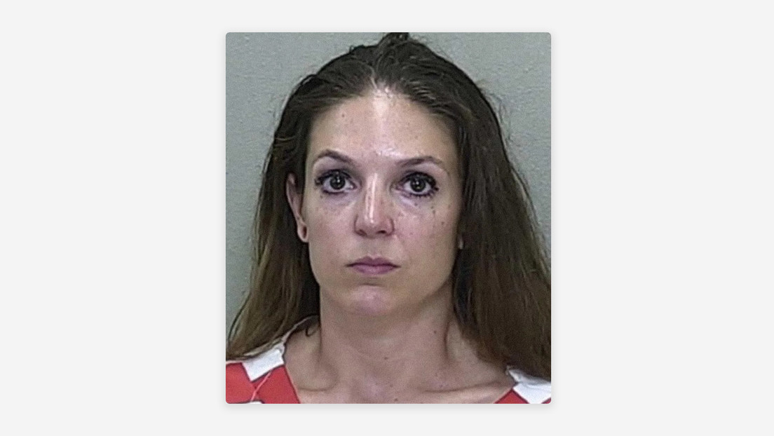 Condenan a una enfermera que fue sorprendida por su esposo en acto sexual con su hijastro