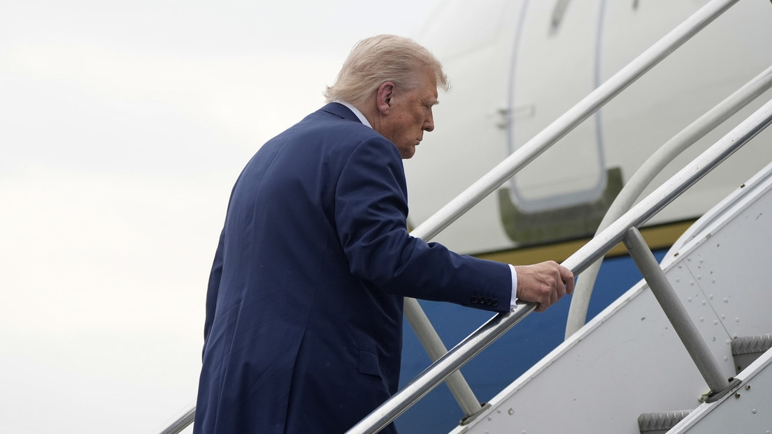 Bloomberg: El avión de Trump se acerca demasiado a uno de pasajeros