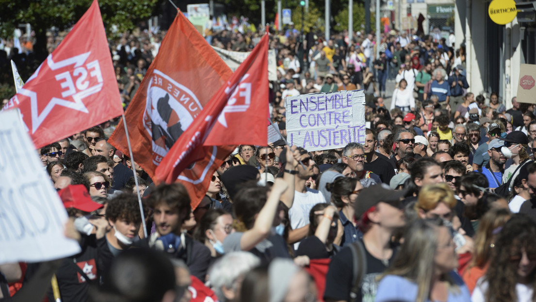 Los sindicatos paralizan Francia en un desafío sin precedentes al Gobierno (VIDEOS)
