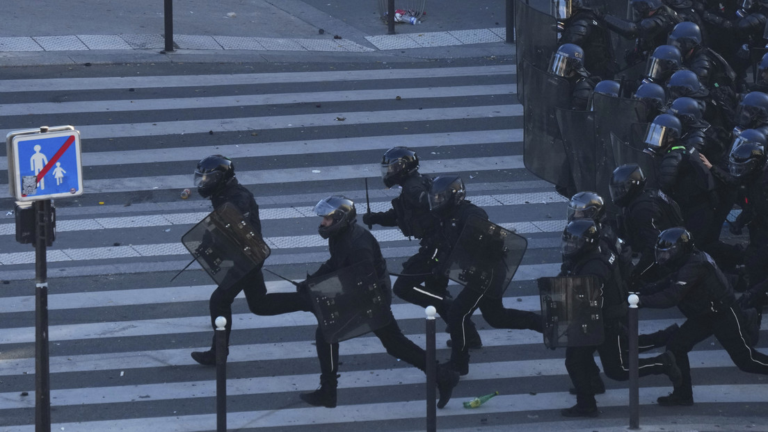 Multitud millonaria paraliza Francia en megaprotesta contra el Gobierno (VIDEOS)