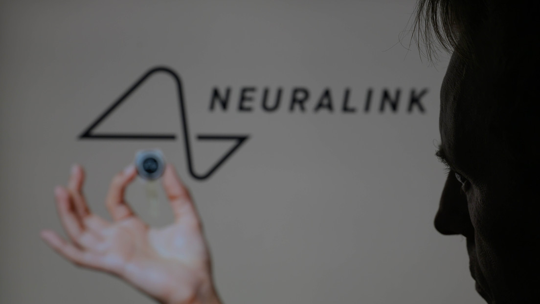 Un paso histórico: el implante de Neuralink permitirá traducir los pensamientos en texto