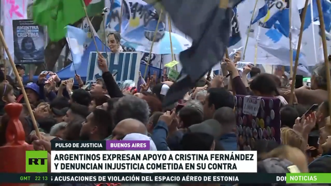 Argentinos marchan en apoyo a Cristina Fernández al cumplirse 100 días de su arresto domiciliario
