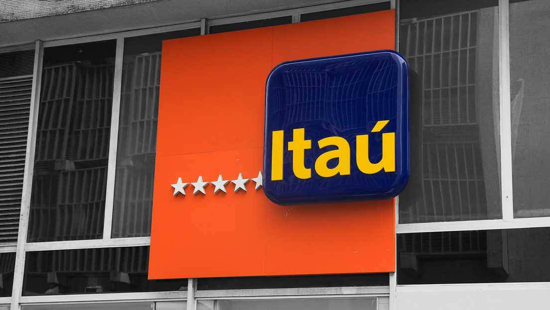 Despiden a 1.000 personas de un banco brasileño tras monitorear su actividad en teletrabajo