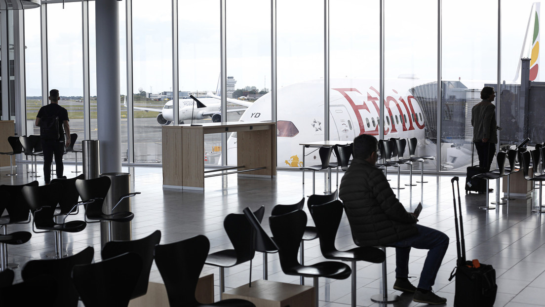 Cierran el aeropuerto de la capital de Dinamarca en medio de reportes de drones