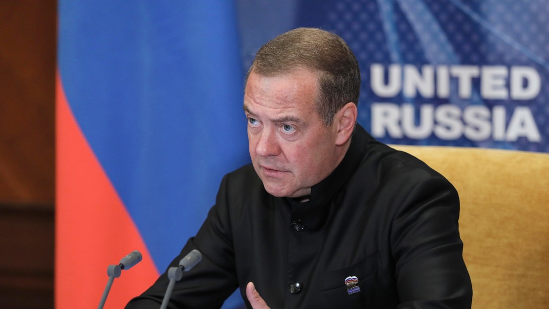 Medvédev: "EE.UU. debe renunciar a debilitar a Rusia con sanciones y aranceles"