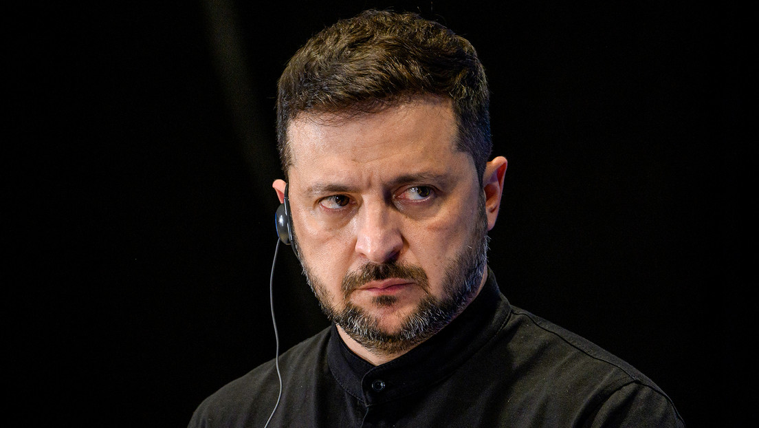 "Los aplausos lo mandaron al espacio": Acusan a Zelenski de volverse más autoritario