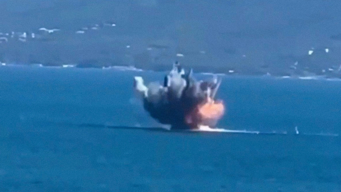 VIDEO: Momento exacto de la explosión de un dron marino ucraniano cerca de una ciudad rusa