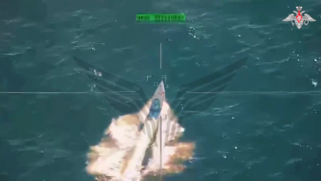 VIDEO: Dron kamikaze ruso despedaza una lancha ucraniana en el mar Negro