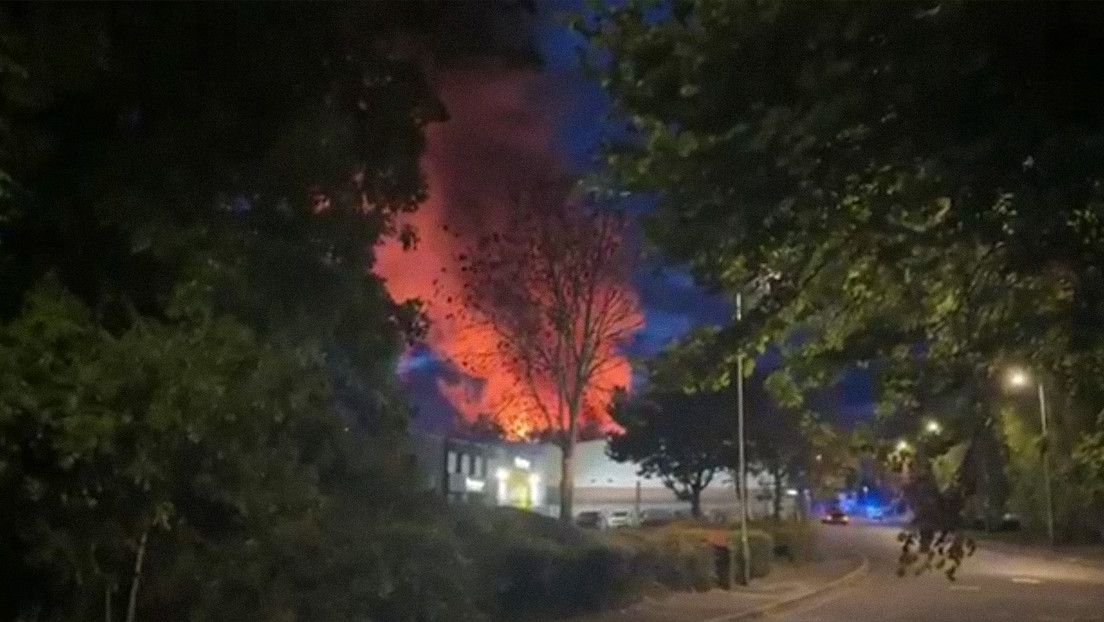 Gran explosión sacude una ciudad británica (VIDEOS)