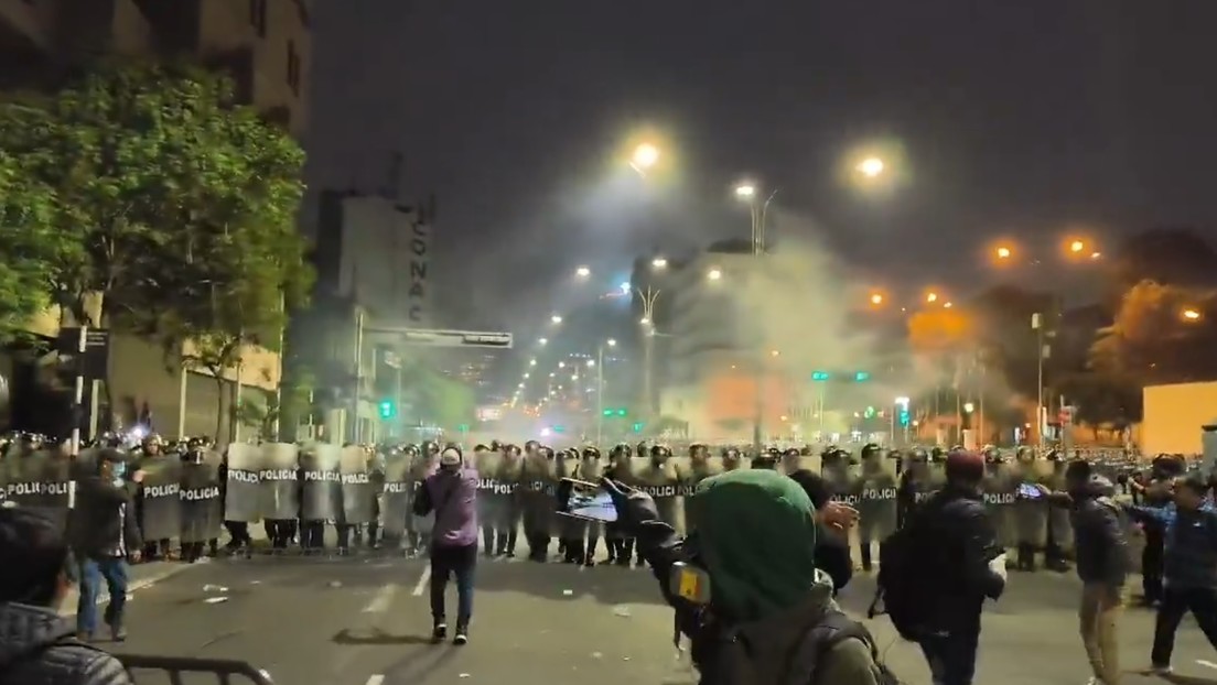 Choques en Perú entre Policía y la 'Generación Z' entre gases lacrimógenos (VIDEOS)