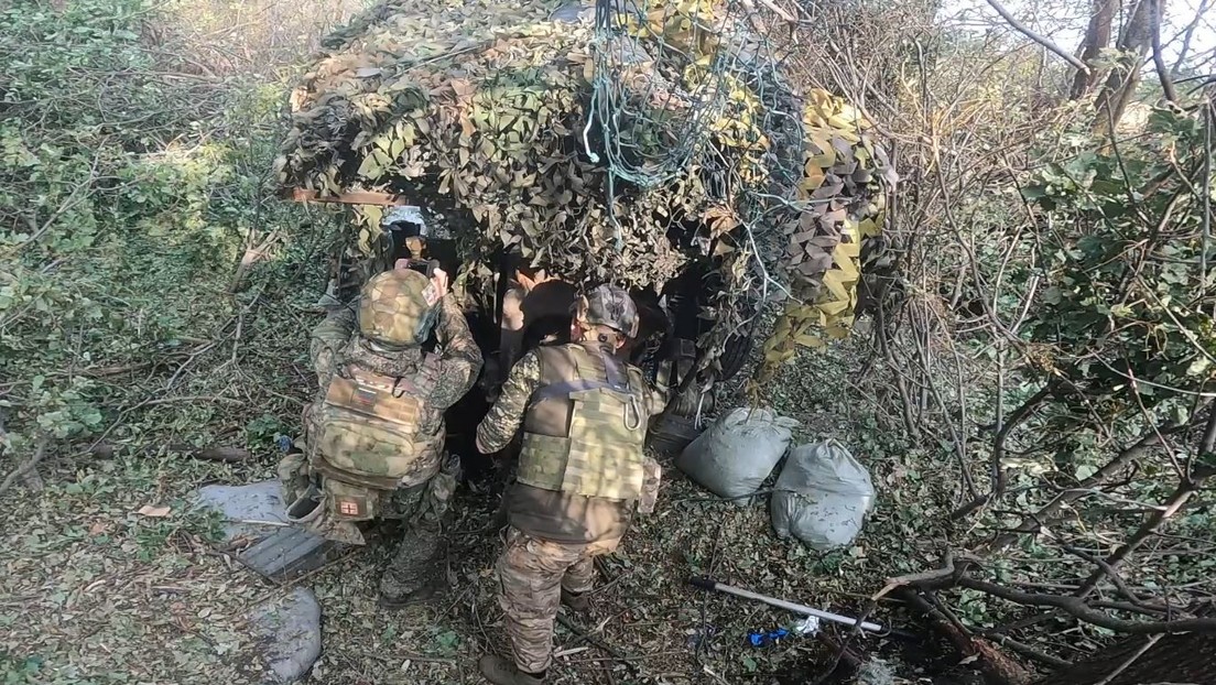 VIDEO: Obús ruso hace polvo un punto de control de drones ucranianos