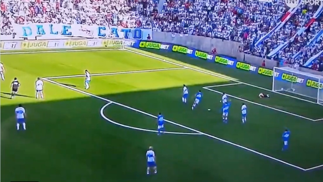 Histórico portero sufre infarto en partido homenaje y es reanimado en cancha (VIDEO)