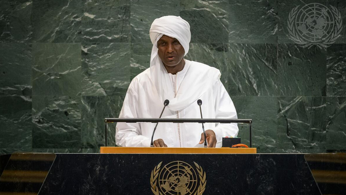 Un país africano acusa a Francia de "entrenar, financiar y equipar a terroristas"