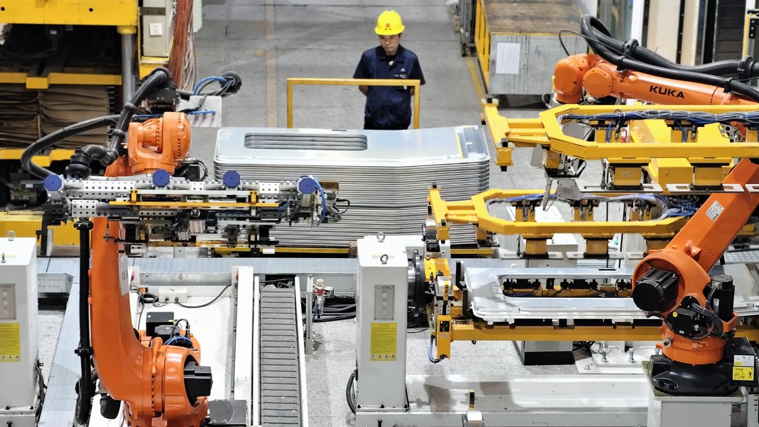 China instala más robots industriales que el resto del mundo combinado