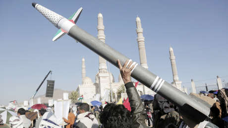 Hutíes atacan un petrolero israelí con un misil balístico