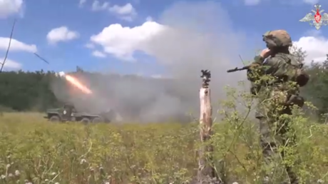 Fuerzas rusas pulverizan posiciones estratégicas ucranianas (VIDEO)