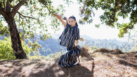 La tradición samurái que ayuda a preservar la movilidad en la vejez con solo 5 minutos al día