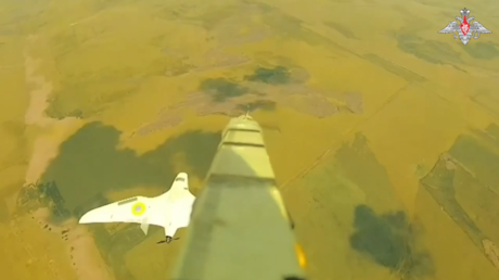 Ataque directo: drones rusos 'cazan' con precisión equipamiento de las fuerzas ucranianas (VIDEO)
