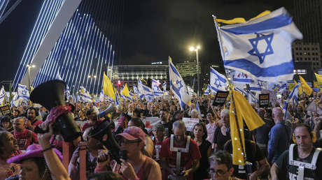 Miles de personas protestan en Israel para exigir acuerdo sobre rehenes y el fin del conflicto en Gaza (VIDEOS)