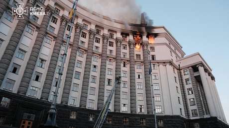 FOTOS: Incendio en el edificio del Gobierno de Ucrania en Kiev