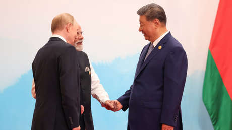 Lavrov explica qué mensaje transmitió el apretón de manos entre Putin, Modi y Xi