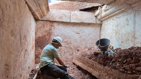 FOTOS: Hallan una rara tumba del periodo romano con inscripción bilingüe