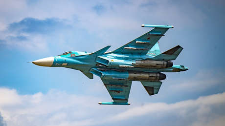 VIDEO: Un Su-34 ruso aniquila tropas y equipo blindado de Ucrania