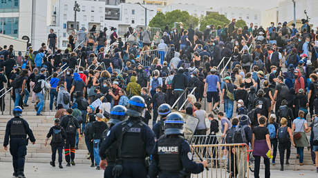 "¡Macron, renuncia!": El llamado que resuena en las protestas antigubernamentales en Francia